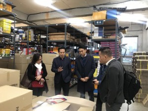 10월 8일 한국에 방문한 베트남 Saguaro사에 자사 제품을 시연하고 있는 김석원 회장