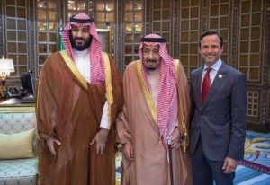 살만 빈 압둘아지즈(가운데), 모하메드 빈 살만 왕세자, 홍해개발회사 CEO 존 파가노