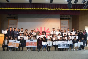 경기도 성남시 판교 소재 스타트업캠퍼스에서 열린 OZ스타트업 4기 해단식에서 수료생들과 운