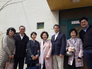 목포 공생원을 방문한 구리하라 히로카즈 일본항공 지점장(우측 세 번째) 및 임직원과 정애라