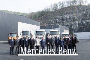 (왼쪽부터)충남 아산시에 위치한 ‘메르세데스-벤츠 트럭 스타 센터(Mercedes-Benz