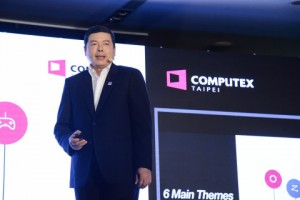 AMD의 리사 수 사장 겸 최고경영자가 2019 컴퓨텍스 인터내셔널 기자회견에서 기조연설을