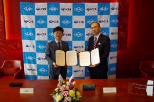 왼쪽부터 김수하 씨아이에스 대표와 이치로 우노 DJK 대표가 유럽 합작회사 설립 계약 체결