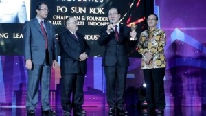 사진 좌에서 우로: 인도네시아 공공사업 및 공공주택 3대 장관 아크바르 탄중, 최고 부동산