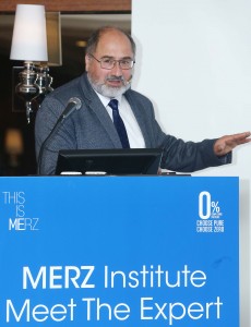 멀츠코리아 ‘MERZ INSTITUTE, MEET THE EXPERT’에서 발표 중인 마이