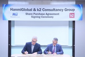왼쪽부터 한미글로벌 김종훈 회장을 대신하여 OTAK의 제임스 하만대표와 k2 Consult