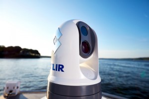 FLIR M300 시리즈 열화상 카메라는 전문 항해자와 응급의료요원에게 보다 안전한 항해와