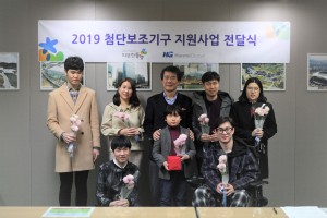 왼쪽부터 시계반대방향으로 한성현, 노선영, 김종훈 회장, 서인호, 정아영, 황수범, 김건호