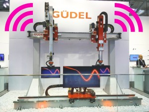 igus 에너지 체인 및 스마트 플라스틱 센서가 장착된 Güdel 자동화 로봇은 상태 모니