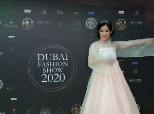 2020 두바이 패션쇼에 참가한 한국시니어스타협회 시니어모델