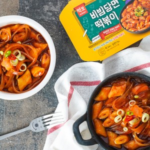 동우에프엔씨가 출시한 먹보 비빔당면 떡볶이