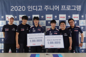 왼쪽부터 이득희 엔지니어, 김진수 선수, 이창욱 선수, 강승영 선수, 이재우 감독과 고장환