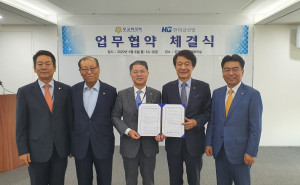 왼쪽부터 무궁화신탁 최병길 대표이사 부회장, 이용만 명예회장, 오창석 회장, 한미글로벌 김