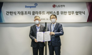 왼쪽부터 LG전자 H&A사업본부장 송대현 사장과 동원F&B 김재옥 대표가 업무협약을 체결하