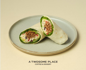 투썸플레이스가 출시한 식물성 대체육 옴니미트 샐러드랩