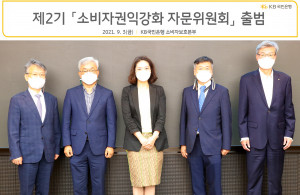 왼쪽부터 전경근 아주대학교 교수, 이승욱 이화여자대학교 교수, 유현정 충북대학교 교수, 권