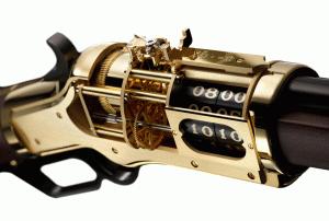 언네임드 소사이어티, 소총과 똑같이 생긴 시계 ‘골든 보이’로 선물의 예술 2막 열어