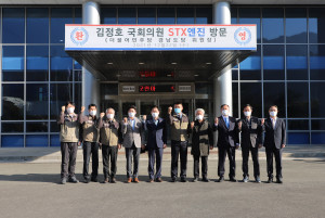 왼쪽 네 번째부터 박준호 경남도의원, 김정호 의원, 박기문 STX엔진 사장
