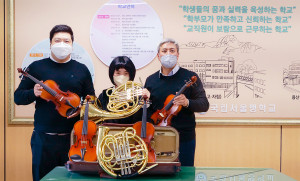왼쪽부터 알버트악기 박순철 대표, 서울맹학교 교무부장 강미애 선생님, 협동조합 우리들의 낙