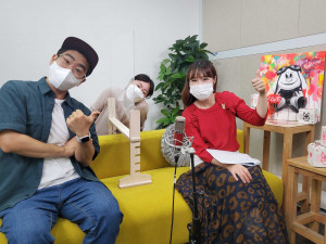 왼쪽부터 청년예술가 멘토 싱어송라이터 ‘몬구(김준수)’와 진로콘서트 사회자 ‘화경(강화경)