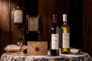 신세계L&B가 출시한 ‘메시지 인 어 보틀’ 레드, 화이트