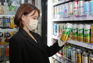 GS25가 더쎄를라잇브루잉과 손잡고 출시한 ‘맥싸’