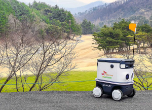 SKT가 ‘SK텔레콤 오픈 2022’에서 골프 팬들에게 AI 기반 미디어·로봇 기술을 접목
