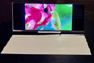 TriGain®와 JADEluxe™ 협대역 녹색(NBG) 형광체를 적용한 미니LED LCD 디스플레이