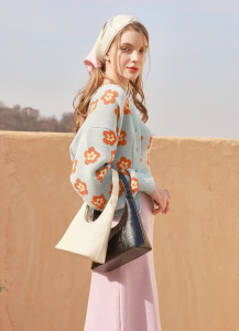 지젤리나가 선보인 제니 호보백 룩북