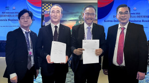 LG CNS 대표이사 김영섭 사장(왼쪽 두번째)과 인도네시아 신수도청 밤방 수산토노(Bam