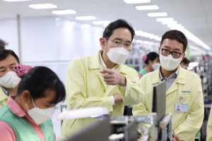 이재용 삼성전자 회장이 베트남 하노이 인근의 삼성디스플레이 법인(SDV)을 방문해 디스플레