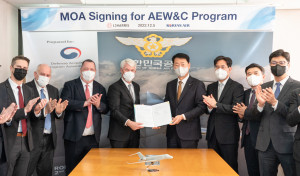 대한항공은 12월 5일 서울 중구 L3Harris 한국 지사에서 항공통제기에 대한 포괄적 사업협력 합의서를 체결했다. 박정우 대한항공 항공우주사업본부 본부장(왼쪽 5번째)과 찰스 