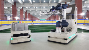 삼성물산이 개발한 엑세스 플로어 시공 로봇. 해당 로봇은 반도체 공장이나 클린룸, 데이터센