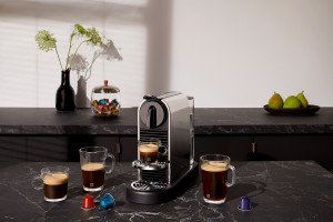 네스프레소가 새롭게 출시한 오리지널 커피 머신 ‘시티즈 플래티넘’