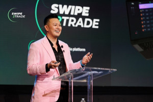 Swipe2Trade의 CEO인 허버트 심은 텍사스주 오스틴시에서 열린 ‘Consensus 2023’ 이벤트에서 플랫폼을 발표했다