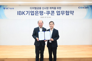쿠콘이 IBK기업은행과 국내·외 BaaS 시장 선점을 위한 업무 협약을 체결했다. 왼쪽부터 박주용 IBK기업은행 부행장, 김종현 쿠콘 대표
