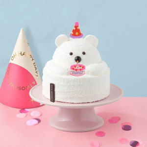투썸플레이스가 귀여운 곰돌이 모양의 캐릭터 케이크 ‘투썸 해피데이 베어’를 출시했다