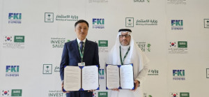 왼쪽부터 김만용 피라인모터스 대표와 Salah Al Abdul Latif ENERCO 사업