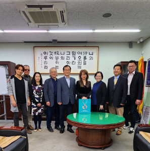 테크스톰 Debbie Lee 대표(왼쪽 여섯번째)가 K-POP 명문사관학교로 유명한 서울공연예술고등학교(SOPA)를 방문했다