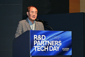 현대차·기아 CTO 김용화 사장이 ‘2023 R&D 협력사 테크 데이(Tech Day)’에서 인사말을 하고 있다