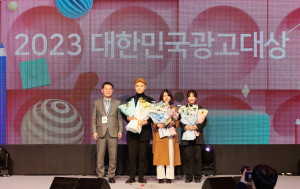 왼쪽부터 이용우 한국광고산업협회 회장, 한상진 스튜디오좋 국장, 강지연 예스24 팀장, 윤