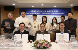 왼쪽부터 David Wu 지아웨이라이프스타일 대표, 강제곤 마이하우스 대표, 박주현 하이브