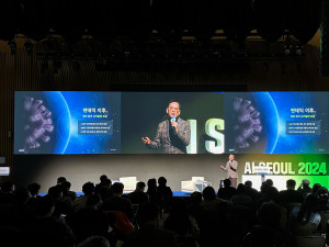 엑셈 고평석 대표가 1일 ‘AI SEOUL 2024’에서 엑셈의 AI와 공공 부문 융합 성