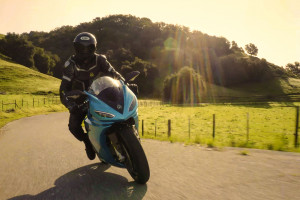 라이트닝 모터사이클에서 제조하는 오토바이는 지구상 가장 빠른 속도를 자랑할 뿐만 아니라 바