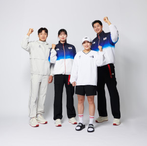 단복 시연회 모델로 참가한 팀코리아 선수들(왼쪽부터 이준환-유도, 임시현-양궁, 김수지-다