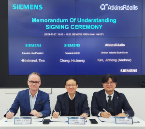 Siemens Korea signed a business agreement with AtkinsRéalis Korea for cooperation in industrial digitalization, energy efficiency and sustainable business. (From left, Tino Hildebrand, Executive Vice President and Head of Digital Industries (DI) at Siemens Korea, HaJoong Chung, President and CEO of Siemens Korea, JinHong Kim, Director of Industrial South Korea at AtkinsRéalis)