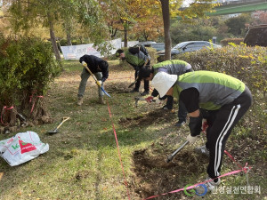 환경실천연합회가 빛나는 숲 조성 활동을 진행하고 있다