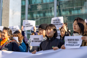 INC-5에 옵저버로 참여 중인 WWF (세계자연기금)를 비롯한 국제 환경 NGO들이 협상 중반을 맞아 강력하고 야심찬 협약 성안을 촉구하기 위해 공동 기자회견을 진행했다(© WWF)