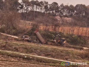 농지 성토를 위한 토양 반입 모습(출처: 환경실천연합회)