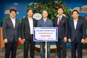 왼쪽부터 강희준 충남창조경제혁신센터 대표이사, 이해정 강원창조경제혁신센터 대표이사, 강영재 창조경제혁신센터협의회장, 이성도 사회복지공동모금회 모금사업본부장, 이한섭 인천창조경제혁신센터 대표이사